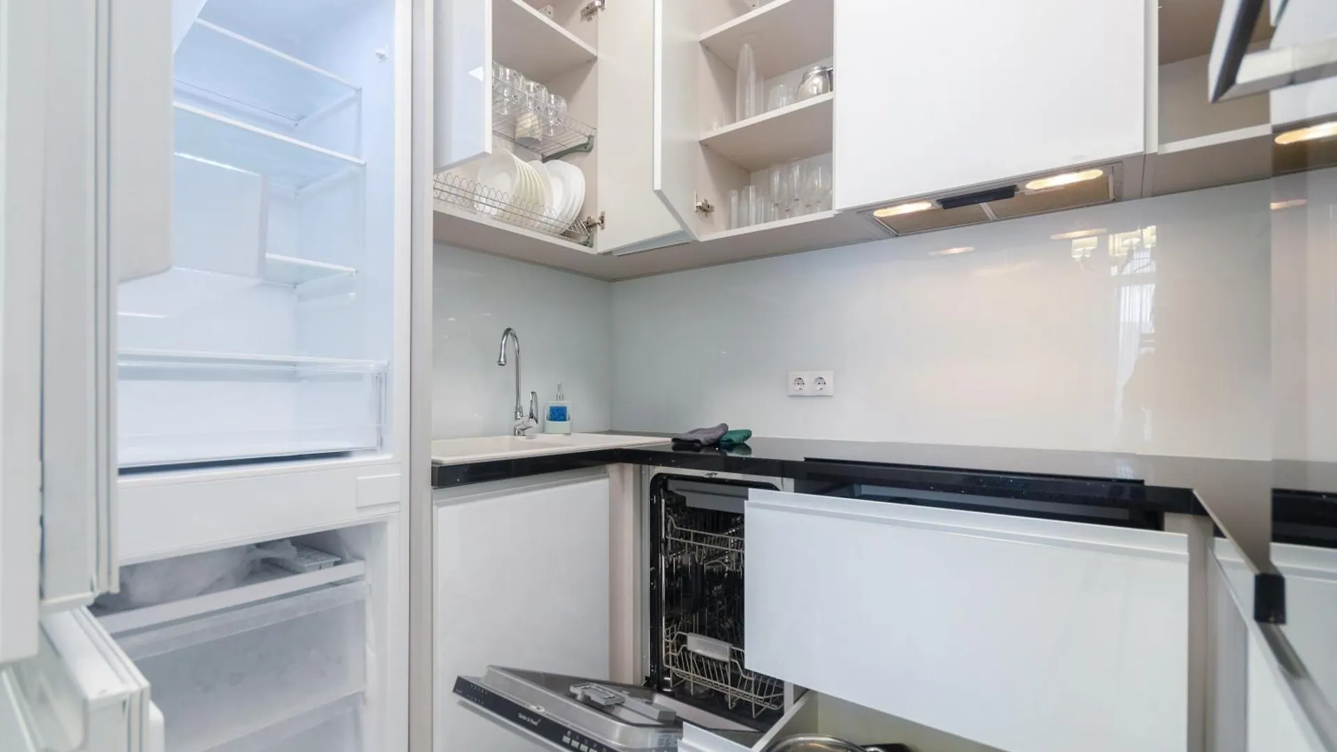 Petrovdom Apartments 21-285 In Central Park, 7 John Mccain Street Kyjev