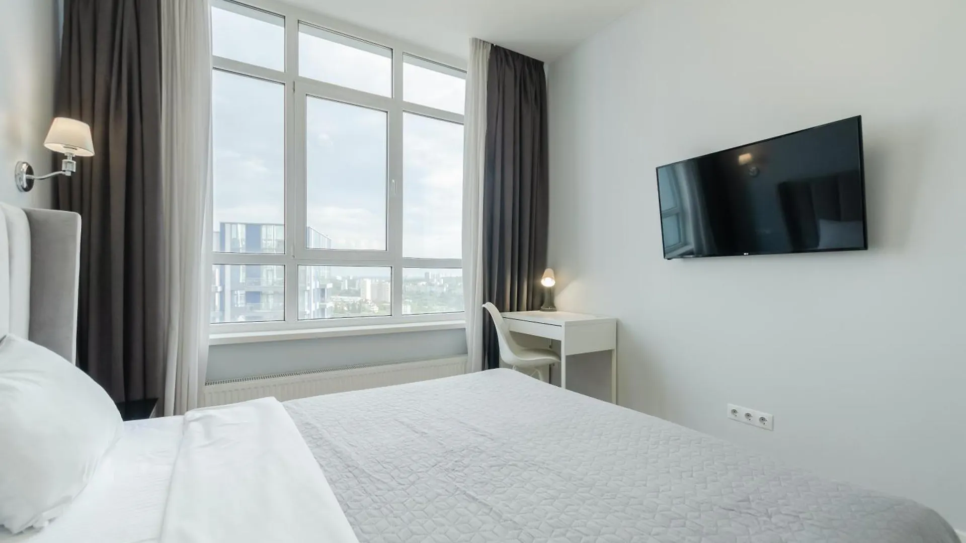 Petrovdom Apartments 21-285 In Central Park, 7 John Mccain Street Kyjev