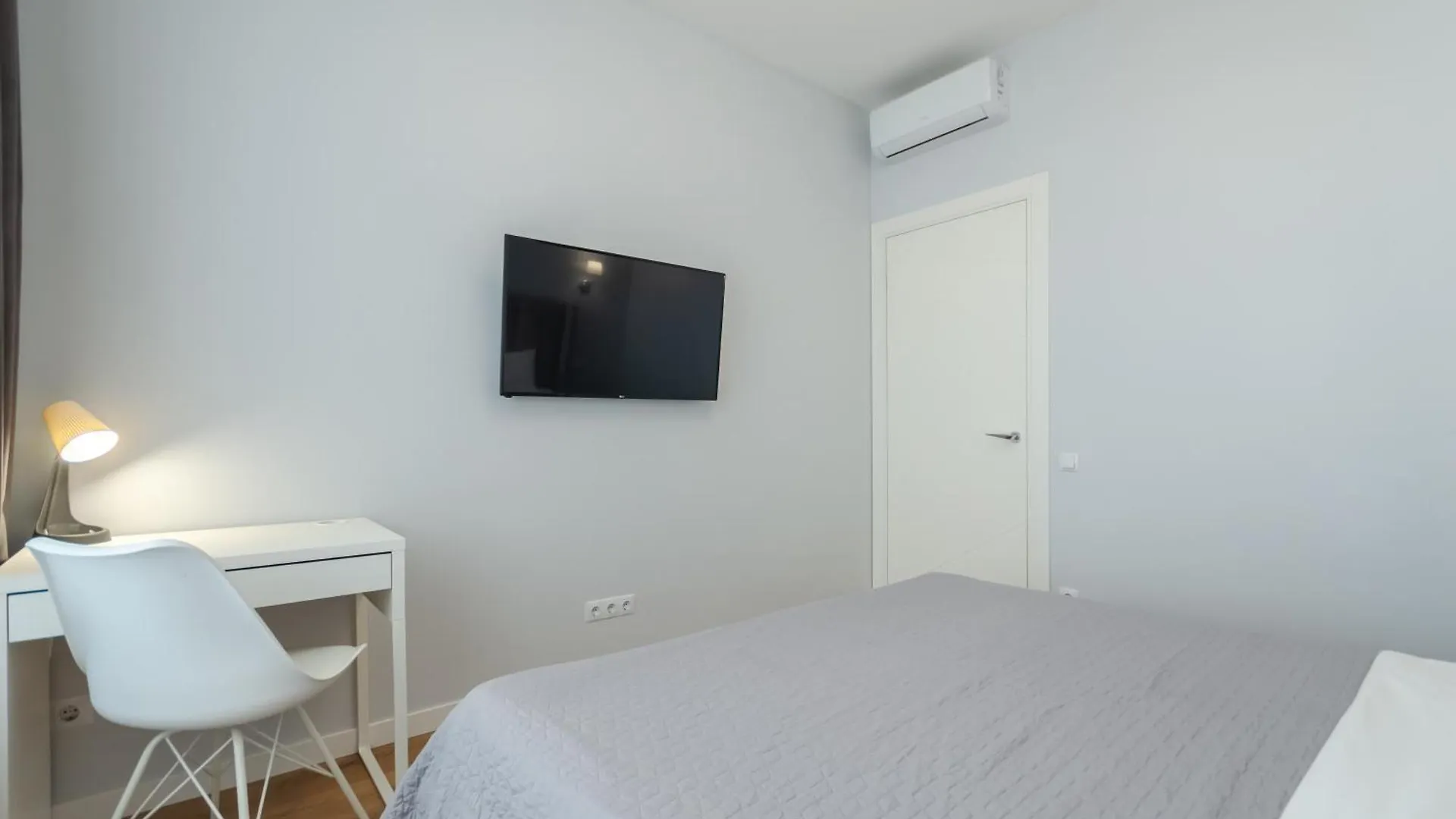 Petrovdom Apartments 21-285 In Central Park, 7 John Mccain Street Kyjev
