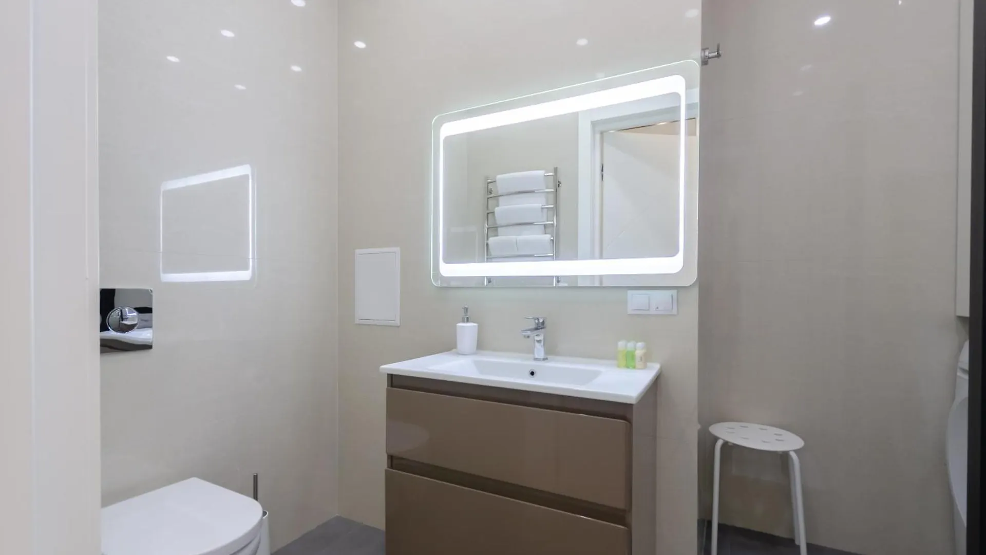 Petrovdom Apartments 21-285 In Central Park, 7 John Mccain Street Kyjev
