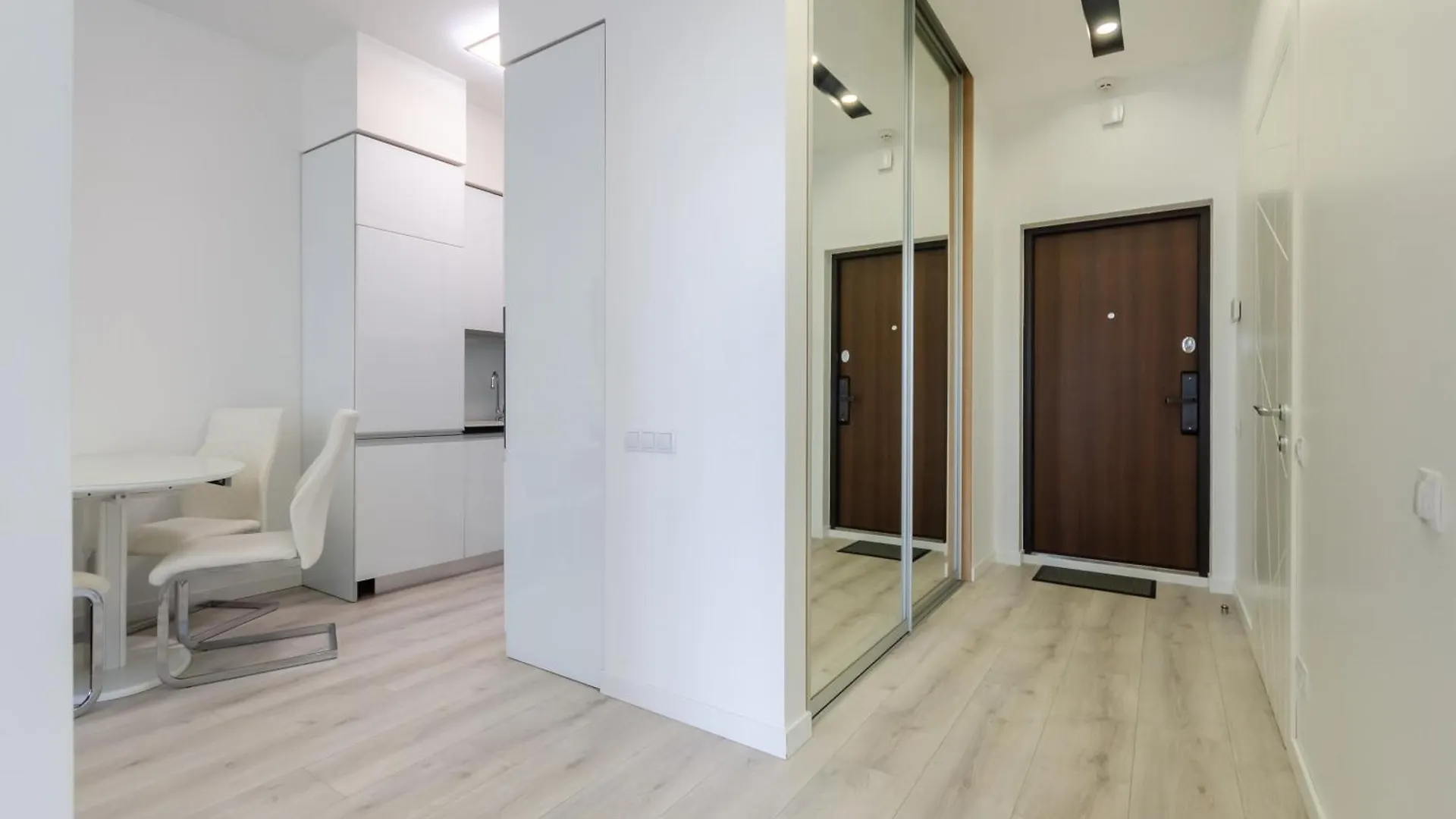 Petrovdom Apartments 21-285 In Central Park, 7 John Mccain Street Kijów